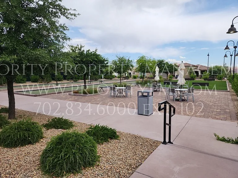 684 Sunray Park St — Photo 13