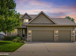 909 14th St SE, Bondurant, IA 50035