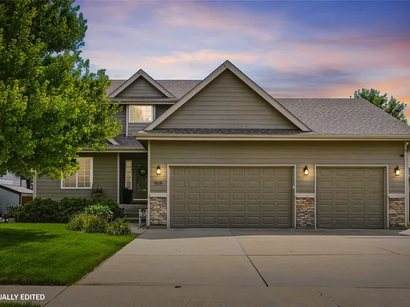 909 14th St SE, Bondurant, IA 50035