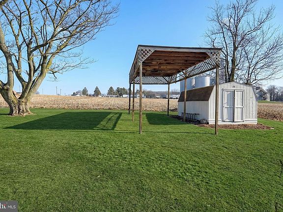 4th image of 525 Bahns Mill Rd