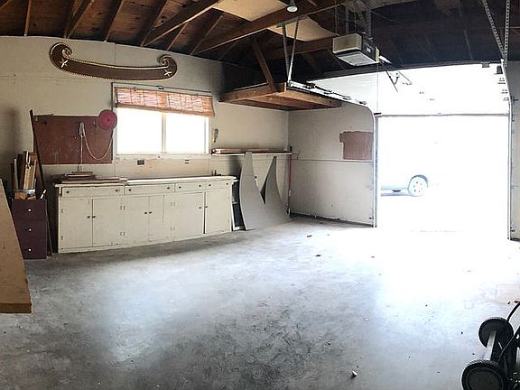 Oversize one car garage