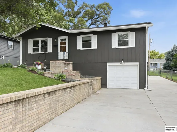8222 Gold St, Omaha, NE 68124