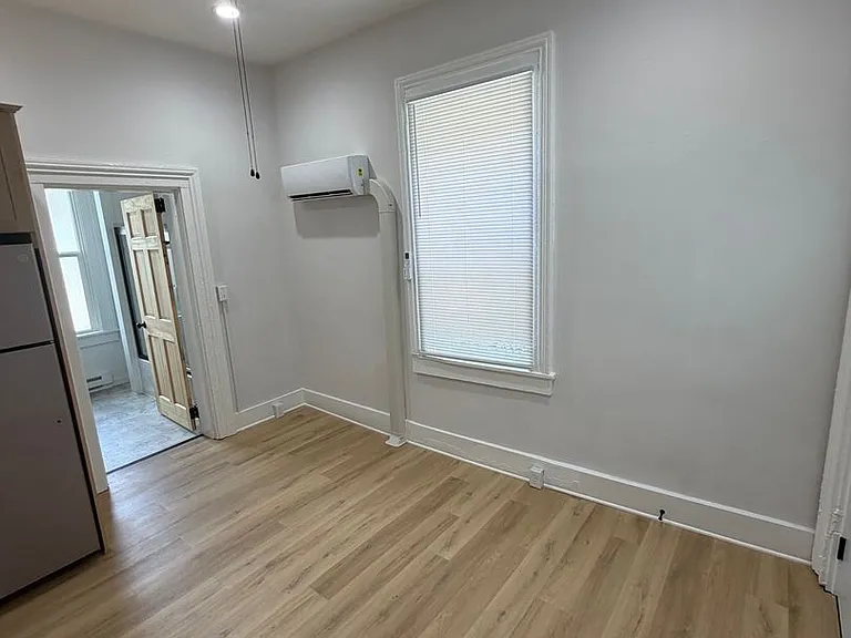 1214 Columbia St — Photo 6