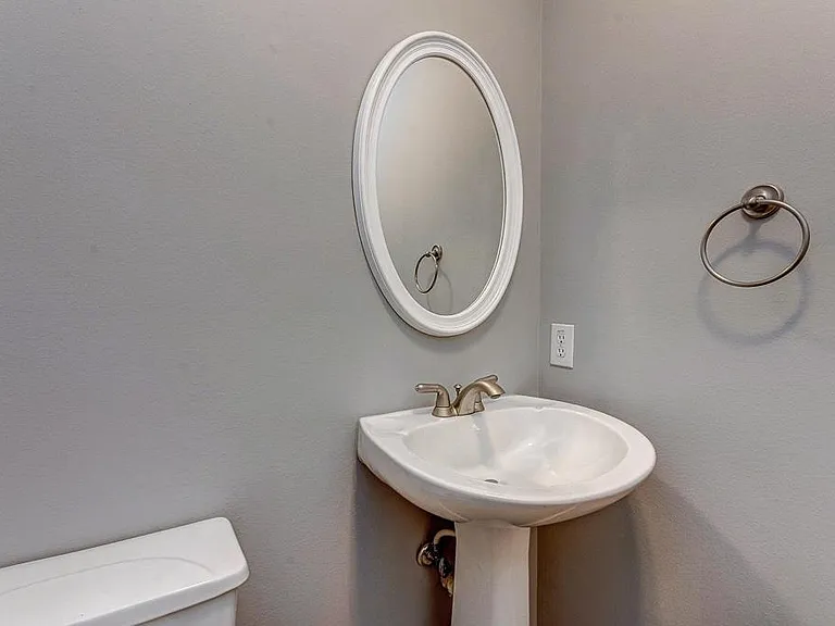 2649 Helena St — Photo 5