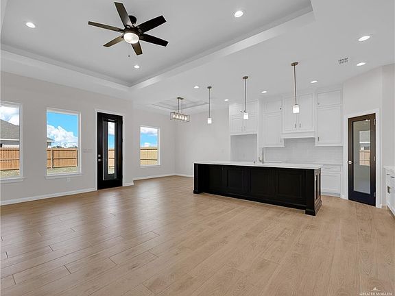 2nd image of 2204 Zinnia St