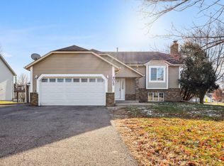 9025 Juneau Dr, Woodbury, MN 55125