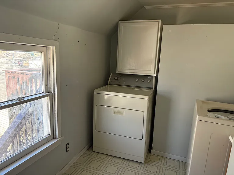 207 N Webster St #B — Photo 8