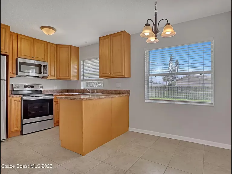 565 Grant Ave #565 — Photo 4