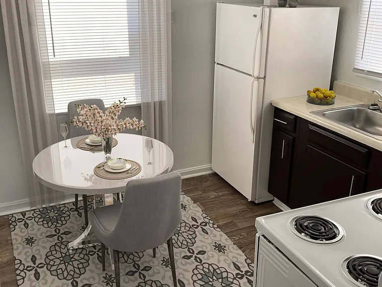 Colonial Manor Apartments — Photo 3