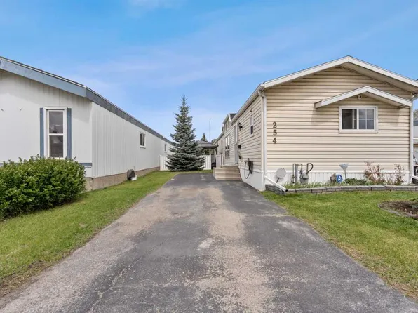 254 W Erin Woods Cir SE, Calgary, AB T2B 3C9
