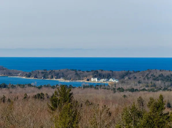3824 Smith Rd, Onekama, MI 49675