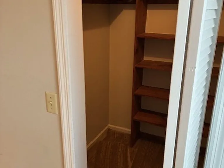114 N Woodvalley Dr — Photo 18