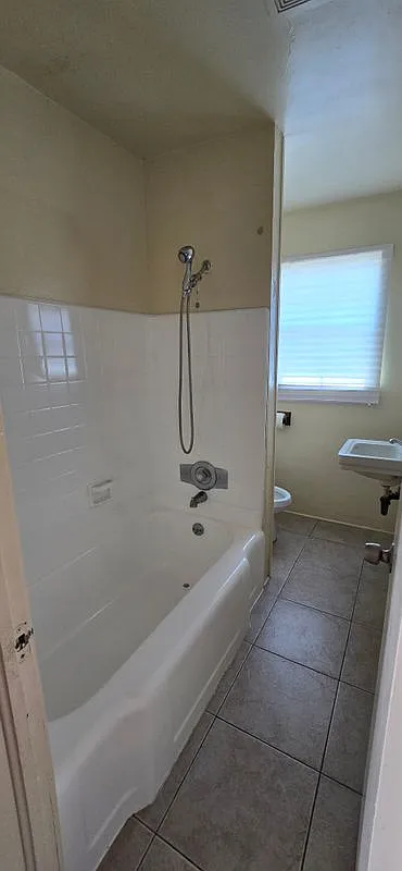 2 bed, 1.0 bath, 925 sqft, $1,400 — Photo 4