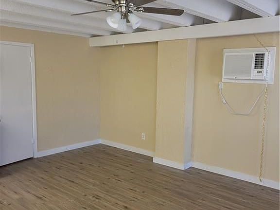 3rd image of 5806 Circulo Dr #B-14
