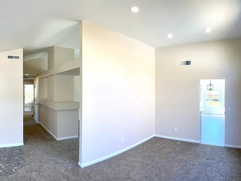 1654 Rebecca Dr — Photo 7