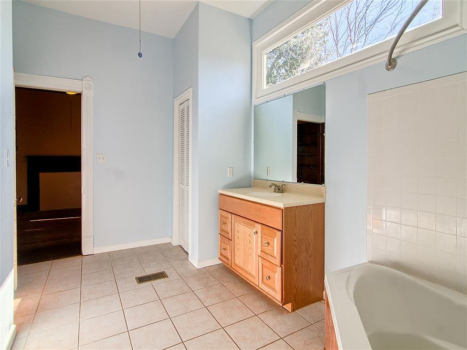 1045 8th St, Hempstead, TX 77445 Zillow