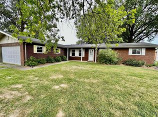 603 Bauer Ln, Maryville, IL