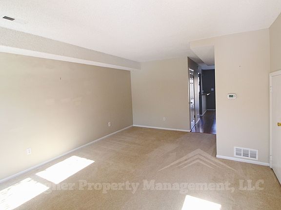 3rd image of 324 Sundance Cir N #C303