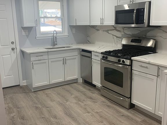 5th image of 3522 W Wabansia Ave