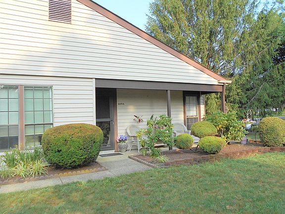 4th image of 609A Devonshire Ln #A