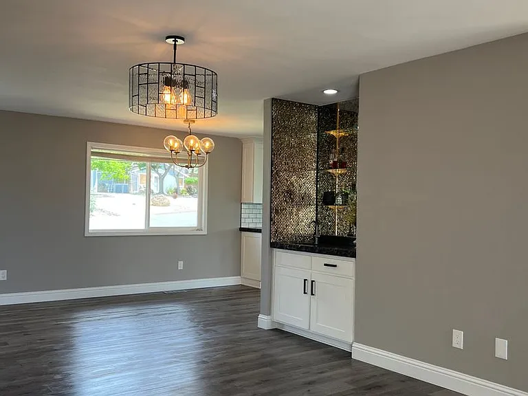 7370 Pembroke Dr — Photo 15