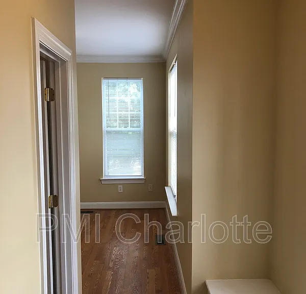 6710 Mallard Park Dr #8 — Photo 9