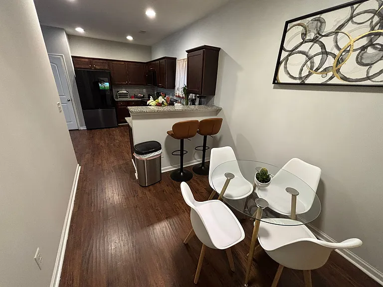 518 Tulip Ln — Photo 8