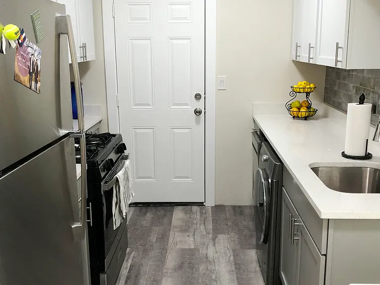 3821 N Greenview Ave #10E — Photo 1