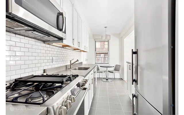 Sold by Douglas Elliman | media 14