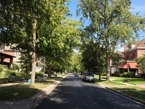 Exterior Neighborhood (street photo)