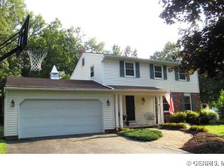 907 Copperkettle Rd, Webster, NY 14580