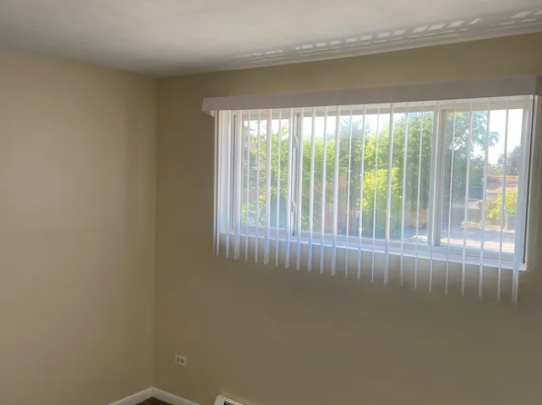 809 W Greenwood Ave APT 1-D, Waukegan, IL 60087