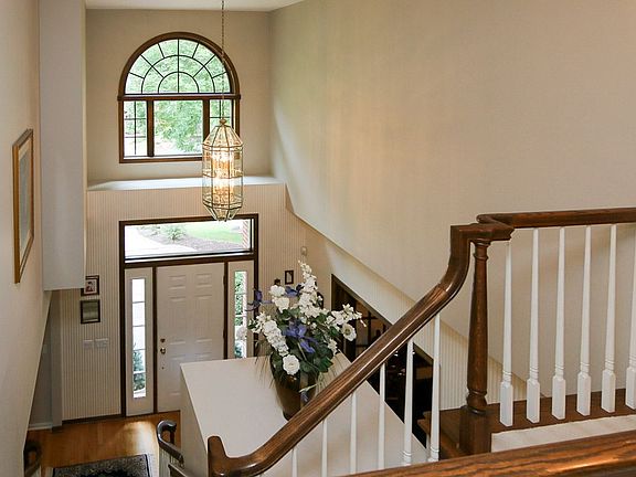 3rd image of 5825 Pembroke Ct