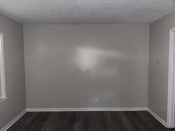 3rd image of 3329 Denver St