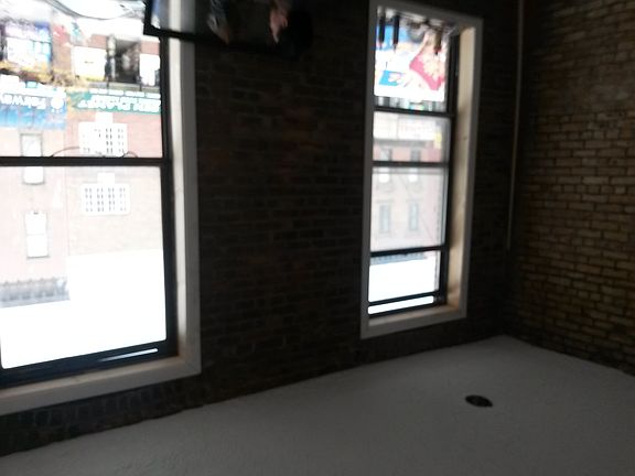 4th image of 915 Fulton St #1