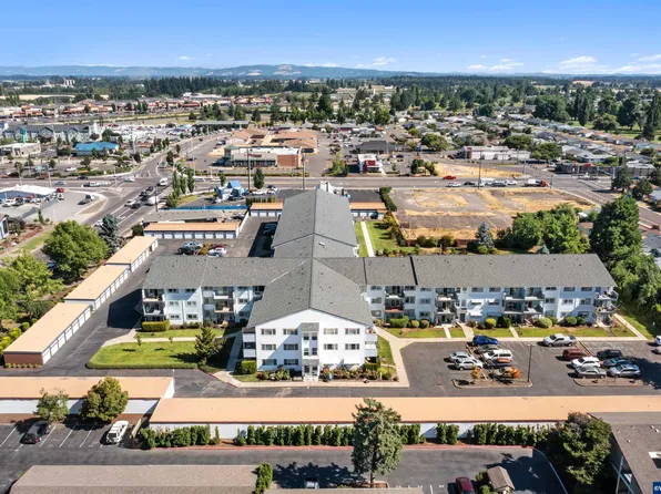 950 Evergreen Rd APT 210, Woodburn, OR 97071