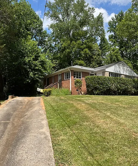 5125 Valley Stream Rd — Photo 3
