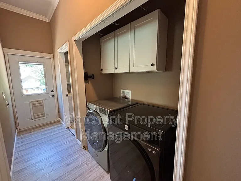 102 S 8th St — Photo 10