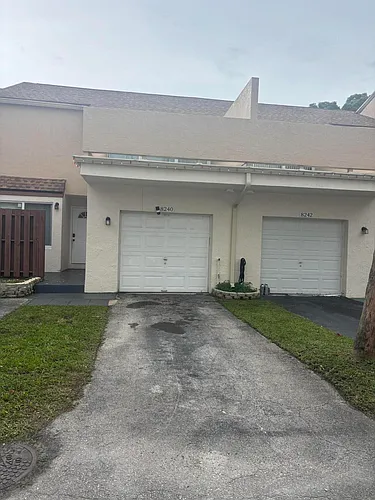 8240 NW 9th St #3 Photo 1