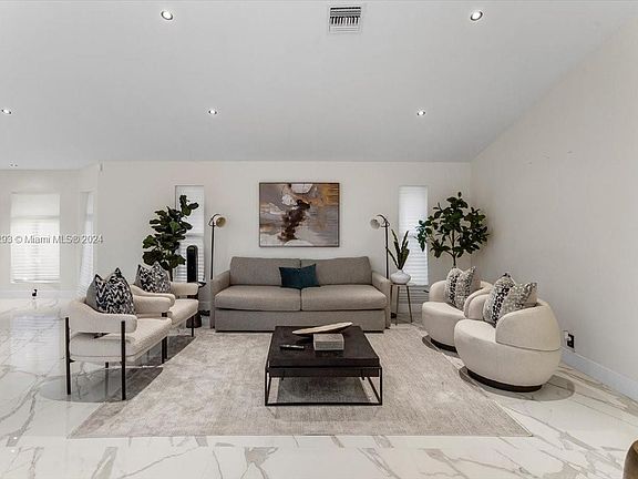 4th image of 12240 Tara Dr