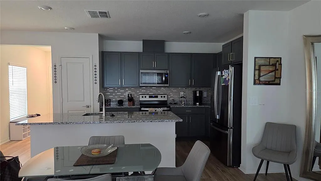 3 bed, 2.5 bath, 1687 sqft, $2,550 — Photo 4