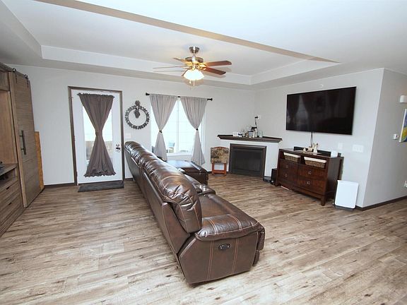 5th image of 300 E Franklin St APT 202
