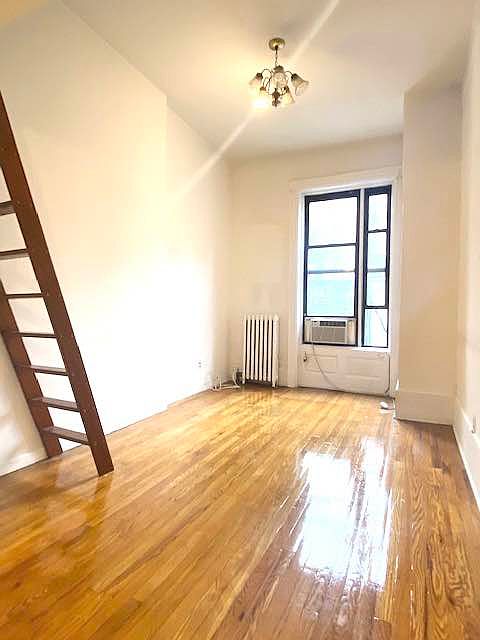 2nd image of 104 W 71st St #C5