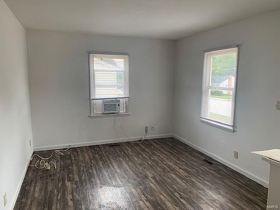 3rd image of 703 W Main St #B