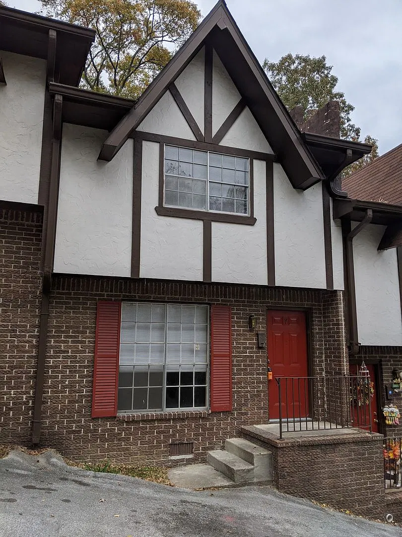Newly Available Townhome! Housing Vouchers Accepted! — Photo 1