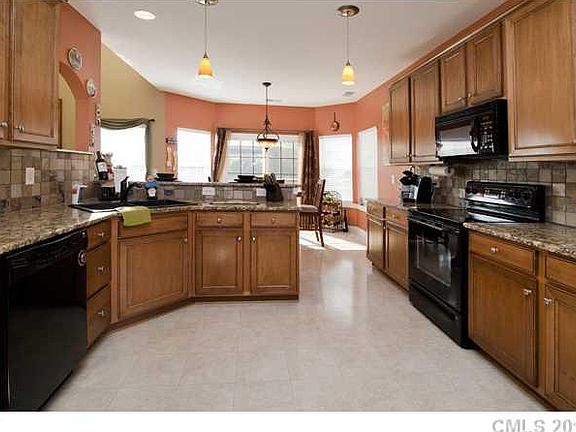 4th image of 468 NW Clearwater Dr #275
