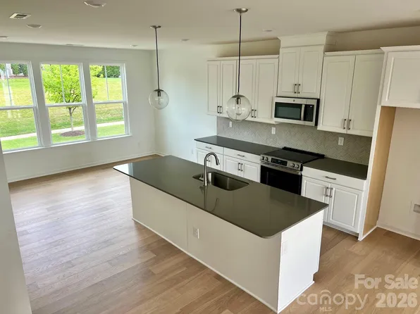 1804 Alexander Village Main Dr, Charlotte, NC 28262