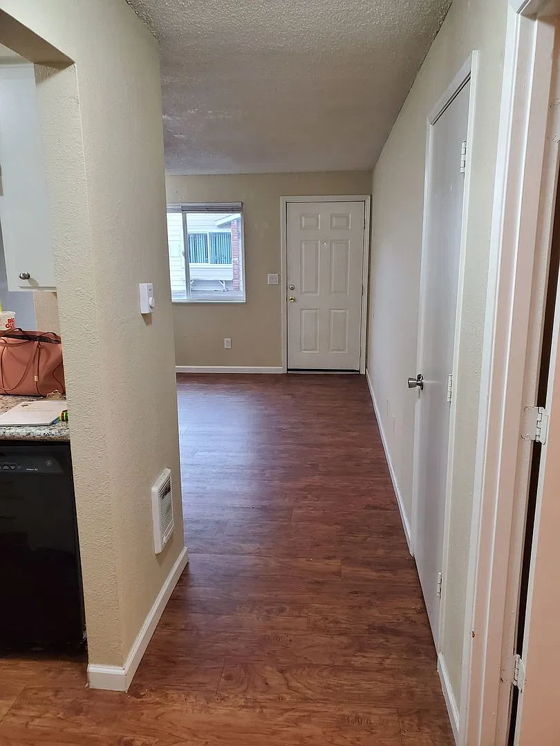 Meadow Creek Apartments — Photo 4
