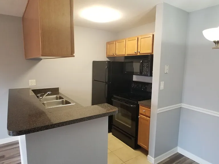 302 Lake Parsons Grn #108 — Photo 9