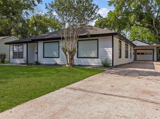 1006 S Shepherd Dr, Baytown, TX 77520